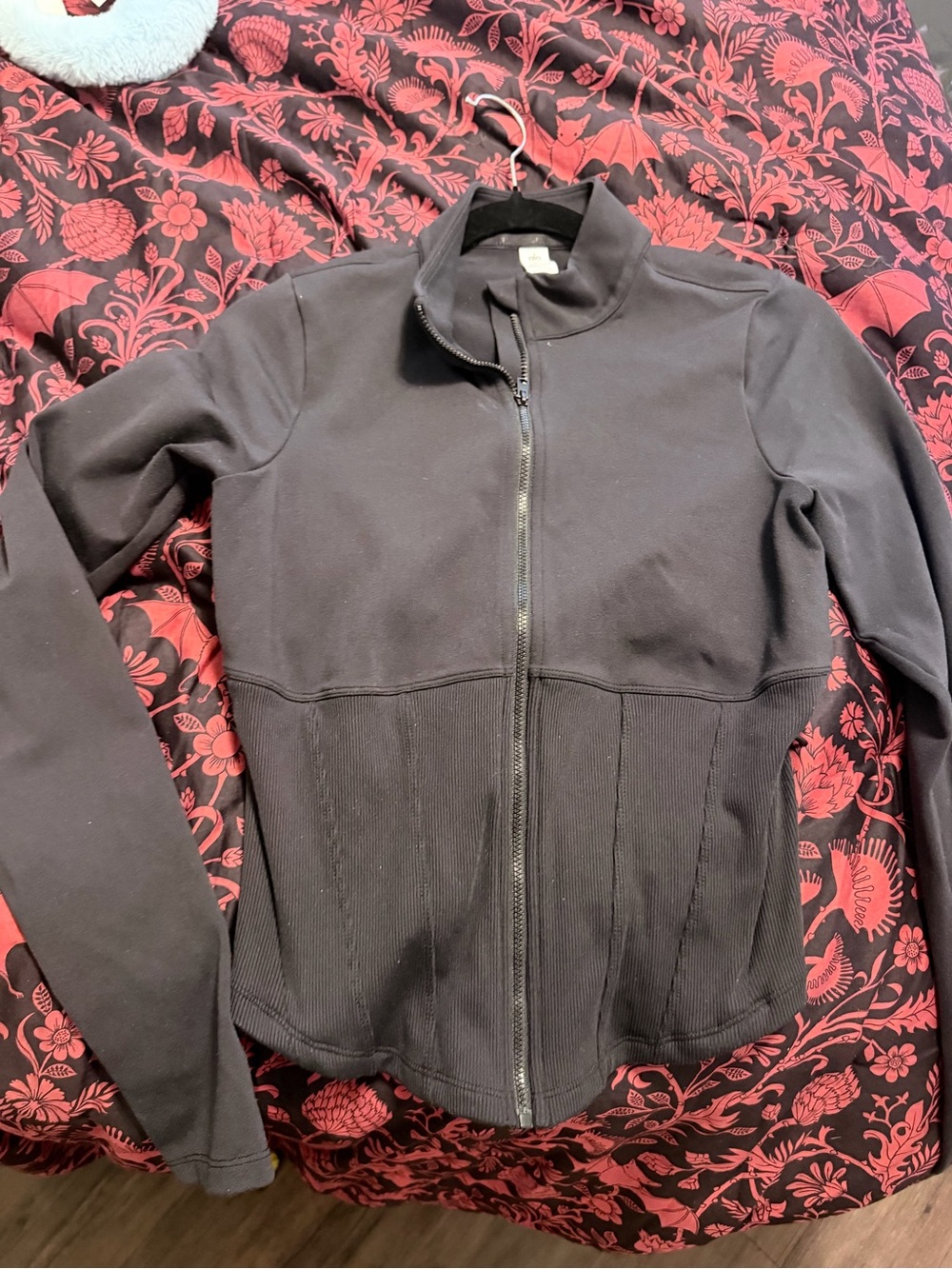 LIKE NEW ALO CORSET ZIP UP SIZE MEDIUM